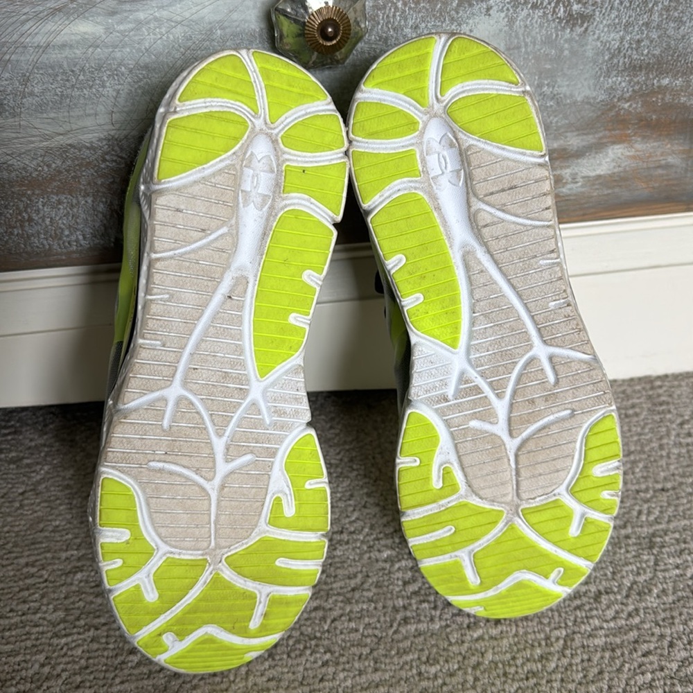 Under Armour Green and Black Sneakers Lightweight Athletic Design - Picture 5 of 8